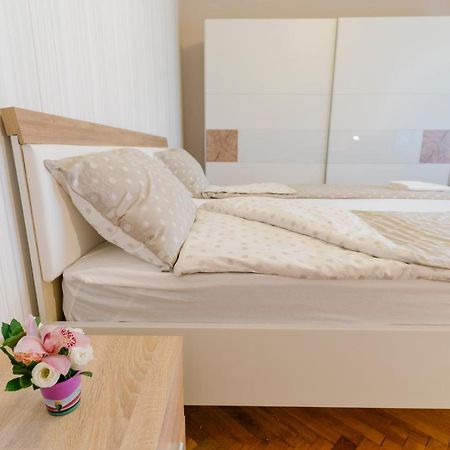 Nis Downtown Residence ภายนอก รูปภาพ